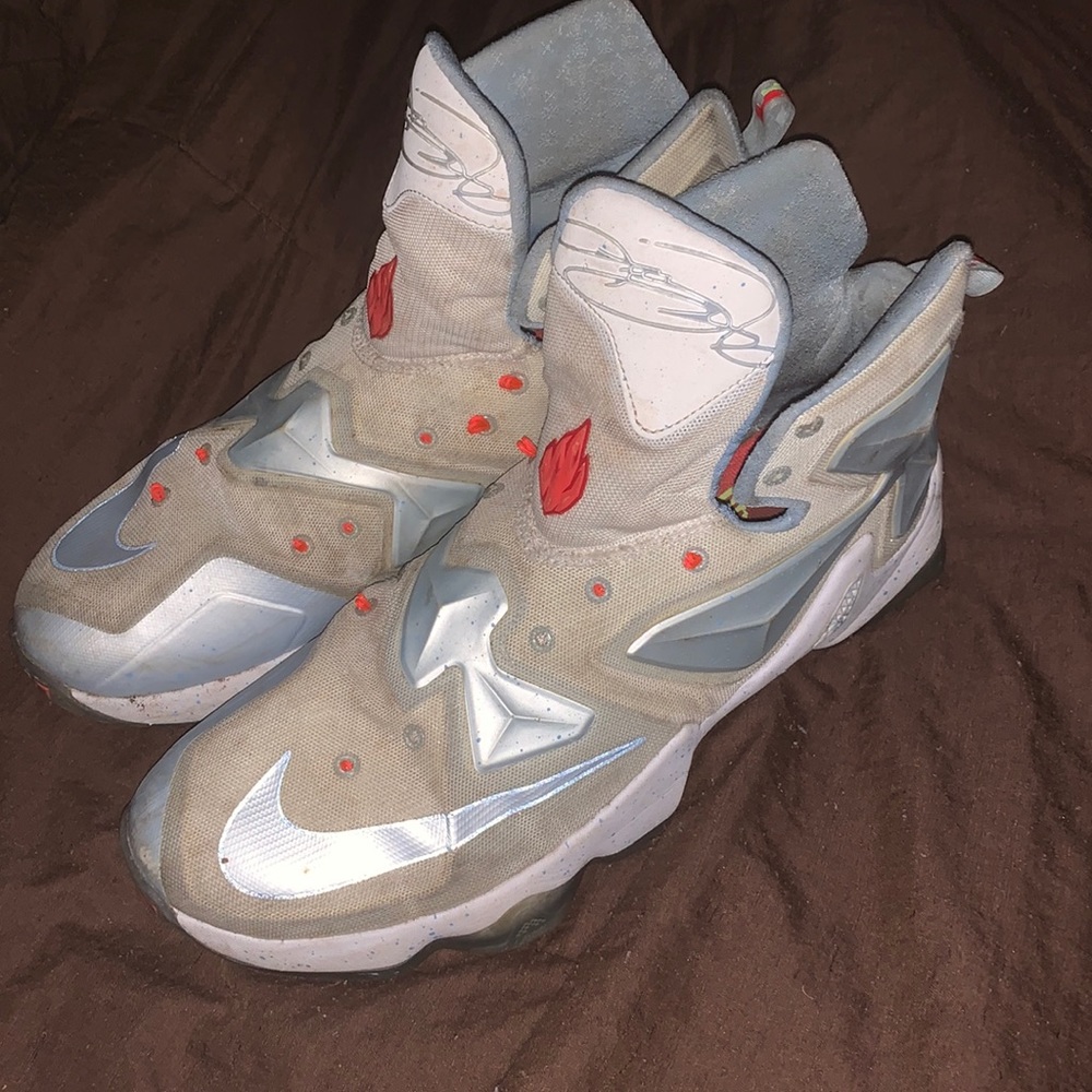 Lebron 13 Christmas edition